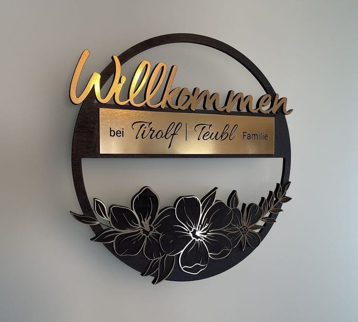 Custom Round Welcome Sign – Elegant Floral & Gold Willkommen Design